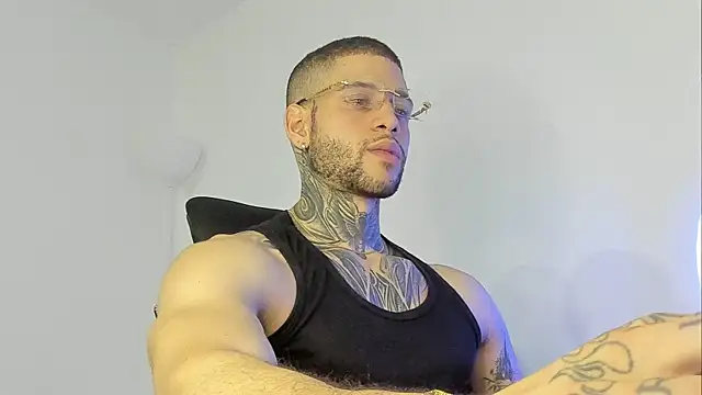 Snapshot of _jamesleandros1 chatting on 10/03/25, 01:02  jamesleandros1 online show from 10/03/25, 01:02