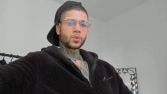 Snapshot of _jamesleandros1 chatting on 10/08/25, 07:44  jamesleandros1 online show from 10/08/25, 07:44