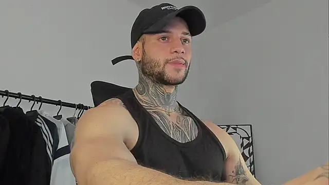 Snapshot of _jamesleandros1 chatting on 10/11/25, 05:11  jamesleandros1 online show from 10/11/25, 05:11