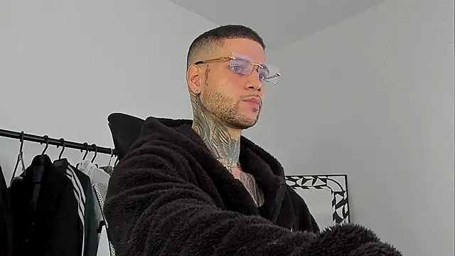 Snapshot of _jamesleandros1 chatting on 10/14/25, 07:36  jamesleandros1 online show from 10/14/25, 07:36