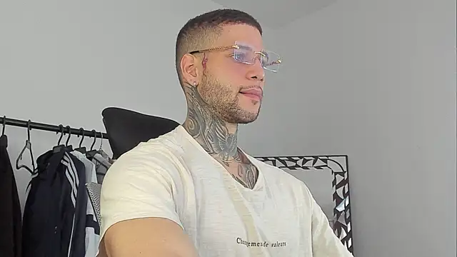 Snapshot of _jamesleandros1 chatting on 10/20/25, 05:24  jamesleandros1 online show from 10/20/25, 05:24