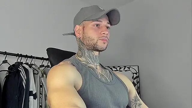 Snapshot of _jamesleandros1 chatting on 10/22/25, 02:01  jamesleandros1 online show from 10/22/25, 02:01