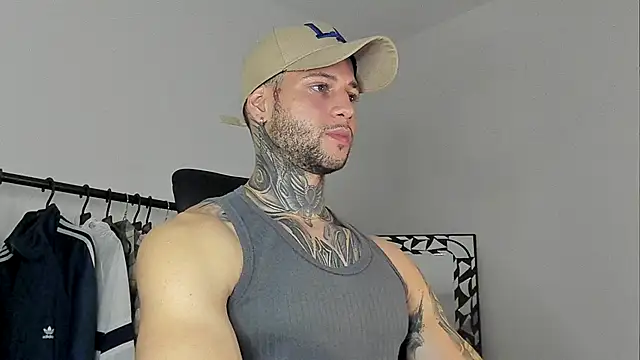 Snapshot of _jamesleandros1 chatting on 10/25/25, 02:30  jamesleandros1 online show from 10/25/25, 02:30