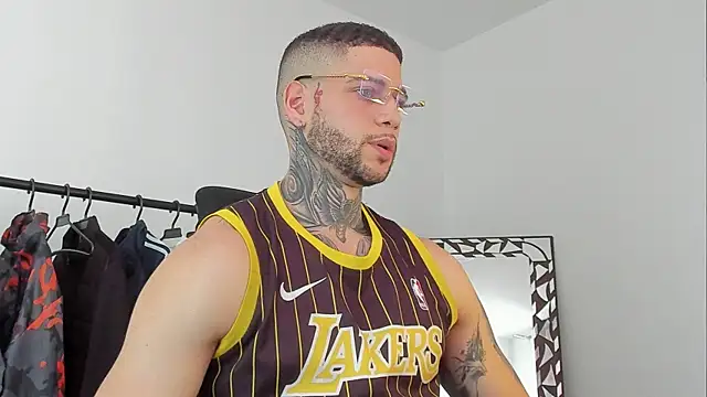 Snapshot of _jamesleandros1 chatting on 10/30/25, 04:19 jamesleandros1 online show from 10/30/25, 04:19