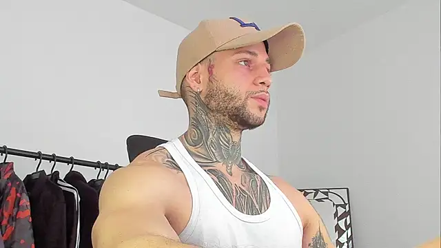 Snapshot of _jamesleandros1 chatting on 11/07/25, 05:35 jamesleandros1 online show from 11/07/25, 05:35