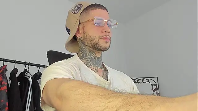 Snapshot of _jamesleandros1 chatting on 11/09/25, 04:16 jamesleandros1 online show from 11/09/25, 04:16