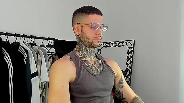 Snapshot of _jamesleandros1 chatting on 11/26/25, 04:41 jamesleandros1 online show from 11/26/25, 04:41