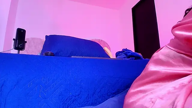 Snapshot of naomi_kyse chatting on 12/03/25, 03:14 naomi kyse online show from 12/03/25, 03:14