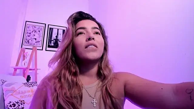 sofihill01 online show from 06/04/26, 06:47