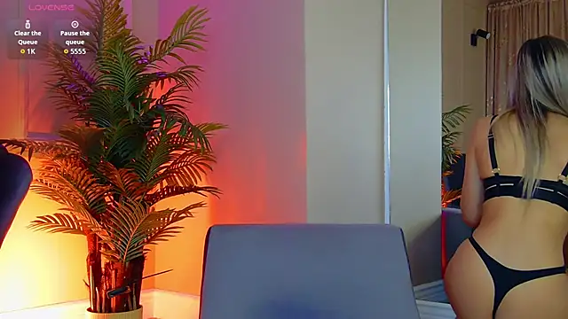 Avril Cyrus online show from 11/19/25, 08:14