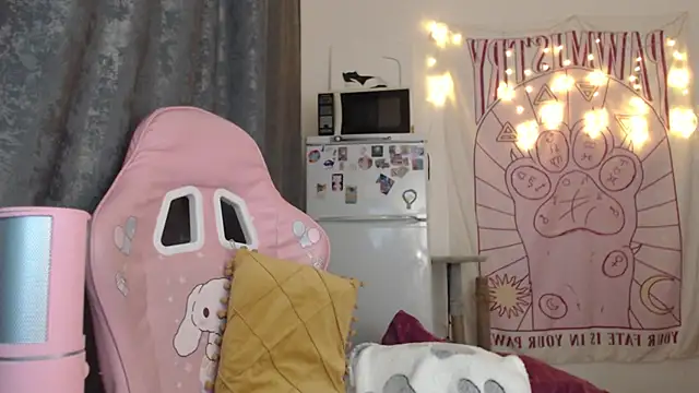 Snapshot of Holy420lolii chatting on 12/08/24, 01:25 Holy420lolii online show from 12/08/24, 01:25