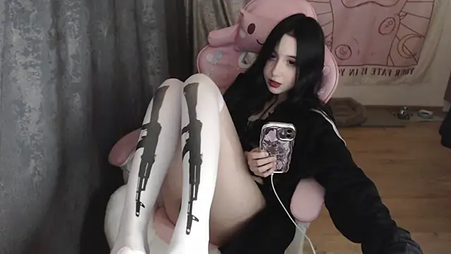 Snapshot of Holy420lolii chatting on 01/22/25, 06:41 Holy420lolii online show from 01/22/25, 06:41