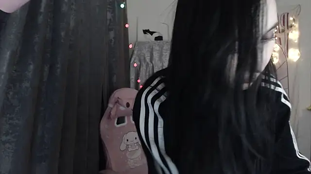 Snapshot of Holy420lolii chatting on 02/14/25, 08:15 Holy420lolii online show from 02/14/25, 08:15