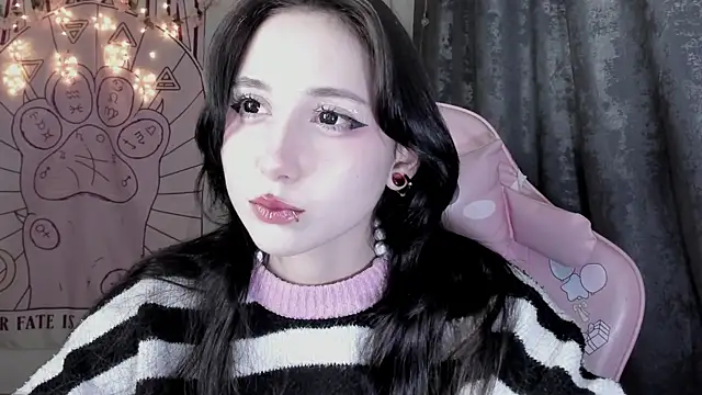 Snapshot of Holy420lolii chatting on 10/11/25, 07:12 Holy420lolii online show from 10/11/25, 07:12