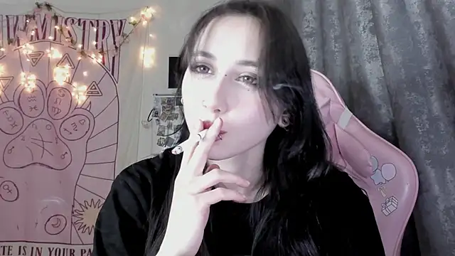 Snapshot of Holy420lolii chatting on 10/21/25, 07:36 Holy420lolii online show from 10/21/25, 07:36