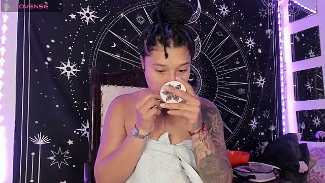 Eva Lee  online show from 09/21/25, 06:26