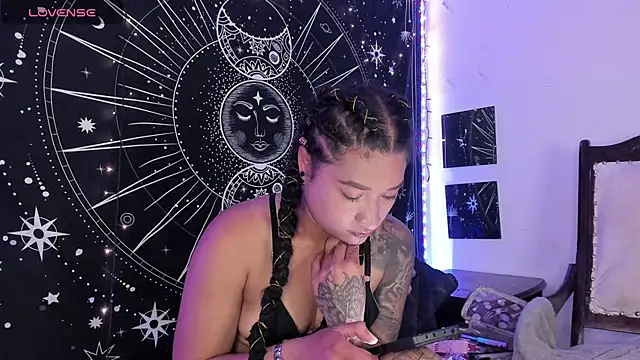 Eva Lee  online show from 10/16/25, 09:10