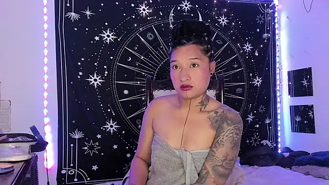 Eva Lee  online show from 11/19/25, 08:58