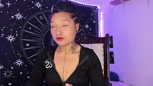 Eva Lee  online show from 11/22/25, 08:35