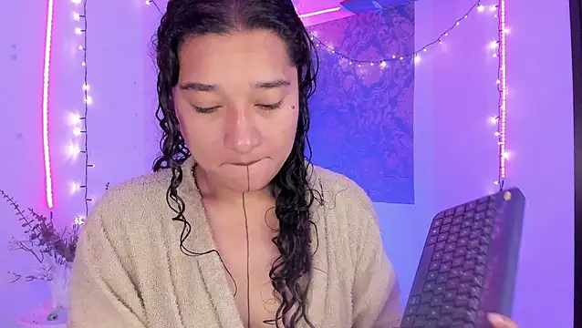 Eva Lee  online show from 06/14/26, 10:17