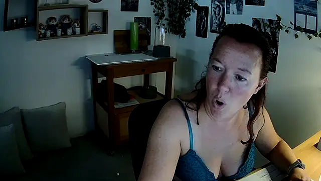 Snapshot of AnyaKrey@xh chatting on 10/19/25, 11:55 AnyaKreyxh online show from 10/19/25, 11:55