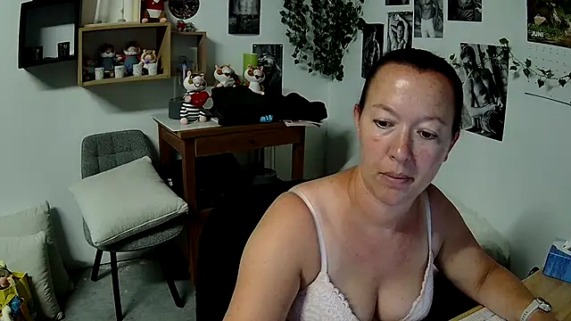 Snapshot of AnyaKrey@xh chatting on 06/24/26, 12:04 AnyaKreyxh online show from 06/24/26, 12:04