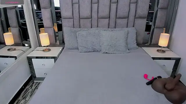 Snapshot of EMMAHILL1 chatting on 10/05/25, 12:58 EMMAHILL1 online show from 10/05/25, 12:58