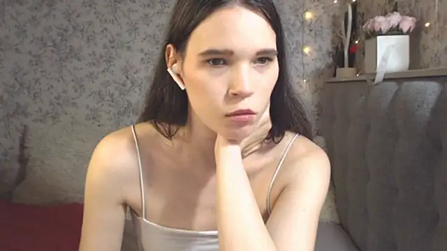 Snapshot of Nicole-Petite chatting on 12/06/24, 07:45 Nicole-Petite online show from 12/06/24, 07:45