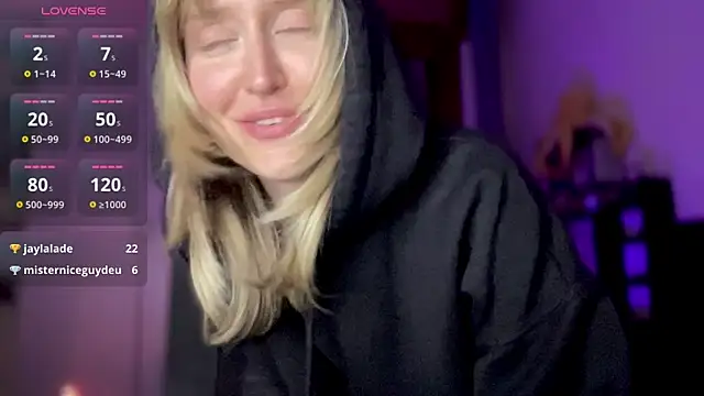 Snapshot of iilovetomatoes chatting on 11/10/25, 07:35 iilovetomatoes online show from 11/10/25, 07:35