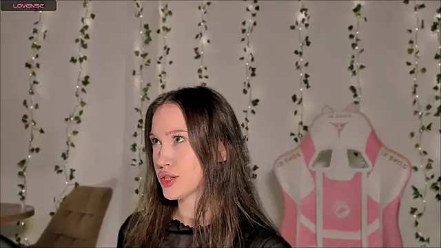 Amelia Lein online show from 11/22/25, 12:20