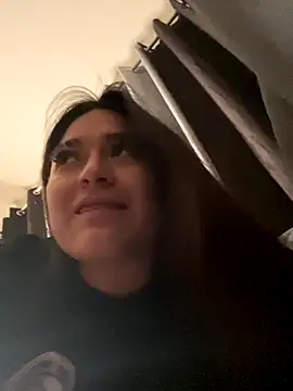 Snapshot of LuceroRm chatting on 09/10/25, 04:23 LuceroRm online show from 09/10/25, 04:23