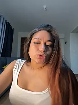 Snapshot of LuceroRm chatting on 09/12/25, 05:40 LuceroRm online show from 09/12/25, 05:40