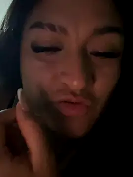 Snapshot of LuceroRm chatting on 10/24/25, 06:10 LuceroRm online show from 10/24/25, 06:10