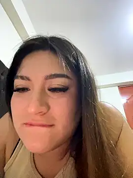 Snapshot of LuceroRm chatting on 10/25/25, 06:21 LuceroRm online show from 10/25/25, 06:21