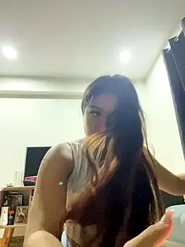 Snapshot of LuceroRm chatting on 11/04/25, 05:17 LuceroRm online show from 11/04/25, 05:17