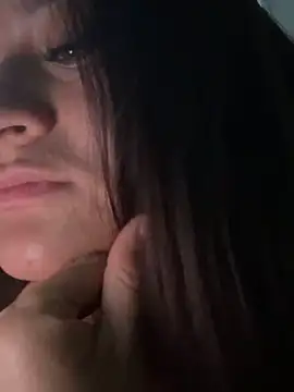 Snapshot of LuceroRm chatting on 11/05/25, 06:35 LuceroRm online show from 11/05/25, 06:35