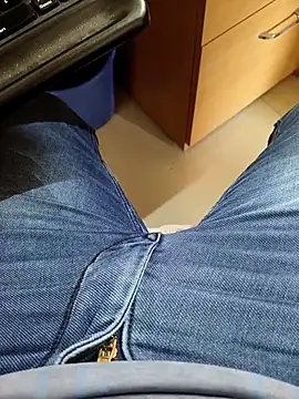 Snapshot of adicma123 chatting on 11/21/25, 08:02 adicma123 online show from 11/21/25, 08:02