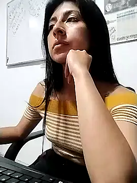 Snapshot of EmmaWilliamss chatting on 12/03/24, 12:35 EmmaWilliamss online show from 12/03/24, 12:35