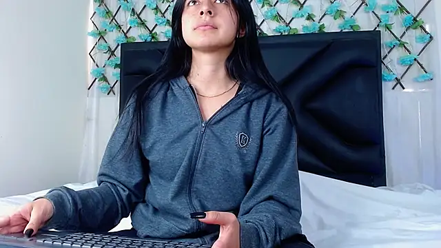 Snapshot of EmmaWilliamss chatting on 09/30/25, 04:12 EmmaWilliamss online show from 09/30/25, 04:12