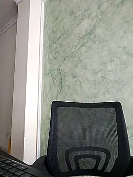 Snapshot of EmmaWilliamss chatting on 10/01/25, 04:24 EmmaWilliamss online show from 10/01/25, 04:24