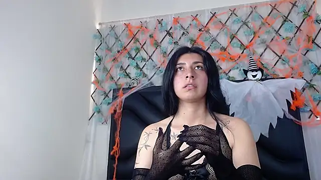 Snapshot of EmmaWilliamss chatting on 11/02/25, 06:21 EmmaWilliamss online show from 11/02/25, 06:21