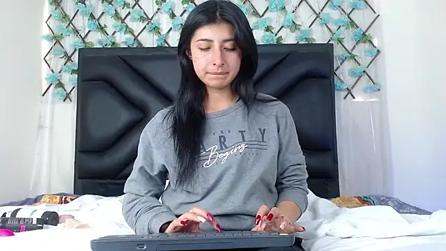 Snapshot of EmmaWilliamss chatting on 11/09/25, 06:17 EmmaWilliamss online show from 11/09/25, 06:17