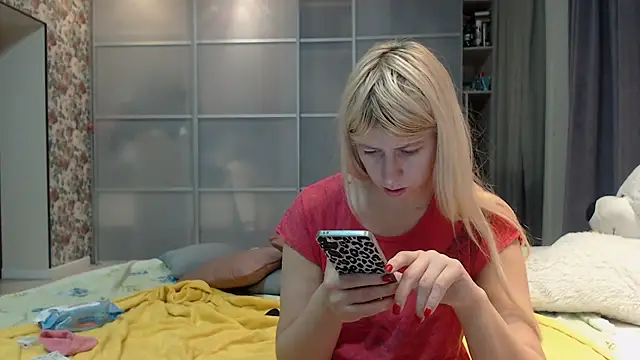 KyliePag online show from 12/15/25, 07:45