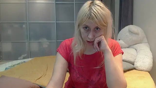 Snapshot of KyliePag chatting on 01/17/26, 05:34 KyliePag online show from 01/17/26, 05:34