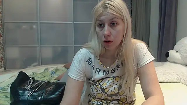Snapshot of KyliePag chatting on 02/15/26, 05:48 KyliePag online show from 02/15/26, 05:48