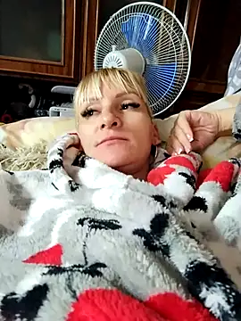 Snapshot of ulika1989 chatting on 10/12/25, 11:42 ulika1989 online show from 10/12/25, 11:42