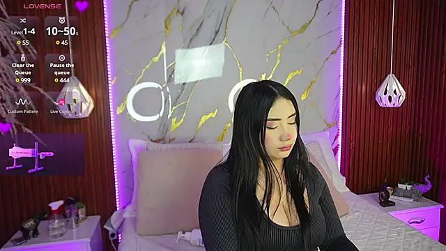 Snapshot of haylie_ chatting on 12/14/24, 03:07 haylie  online show from 12/14/24, 03:07