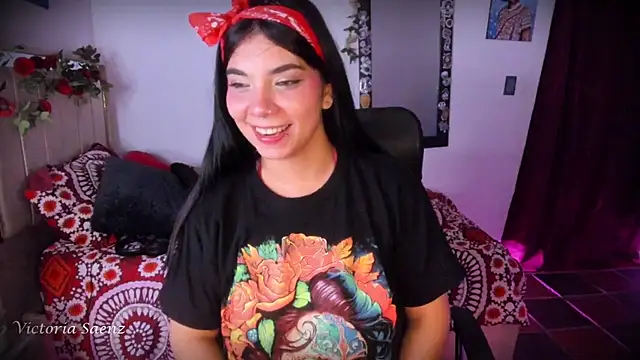 victoriaasaenz  online show from 06/04/26, 12:49