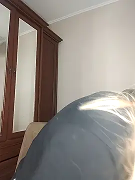 KrissSexi online show from 10/17/25, 07:16