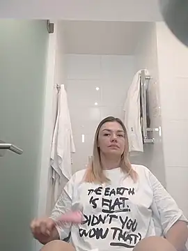 KrissSexi online show from 11/11/25, 07:30